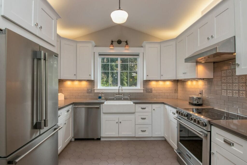 Cosy Traditional Kitchen with Subway Tile Backsplash and Warm Lighting
