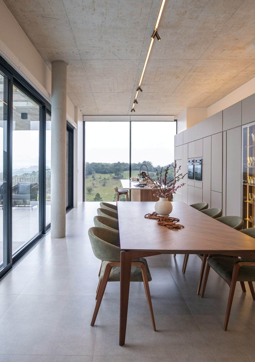 A photo of a luxury fitted kitchen