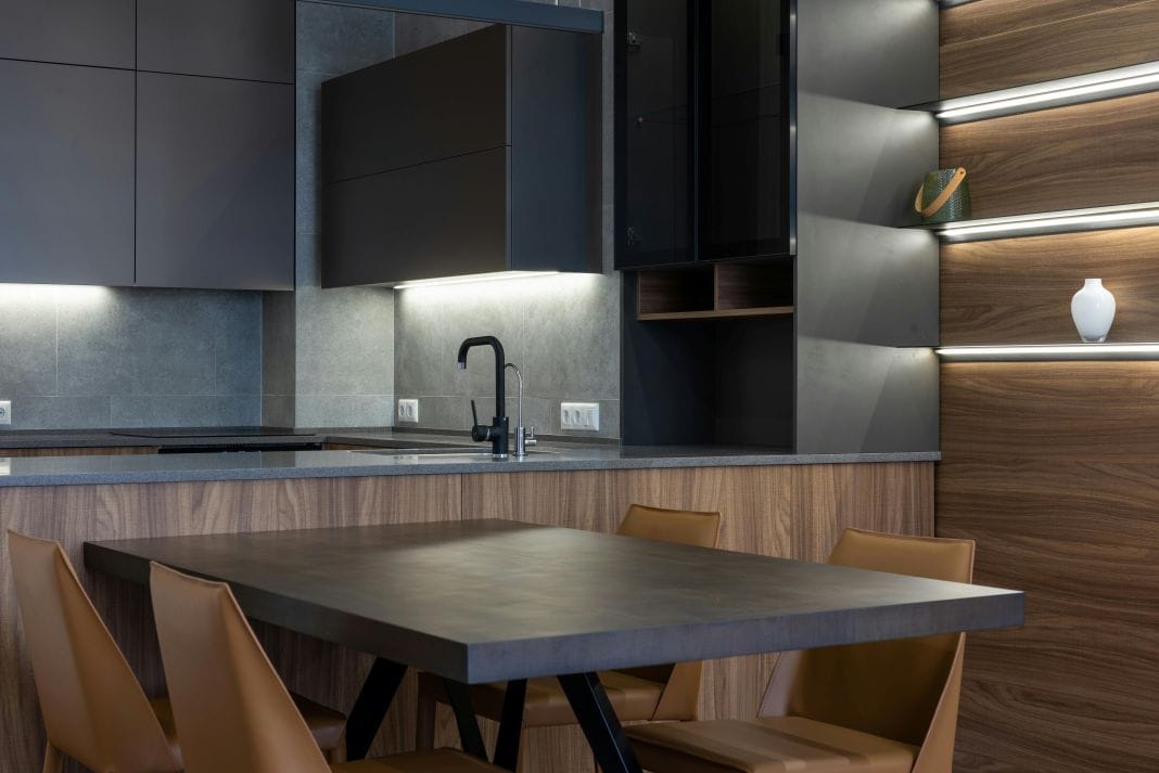 a photo of a modern fitted kitchen