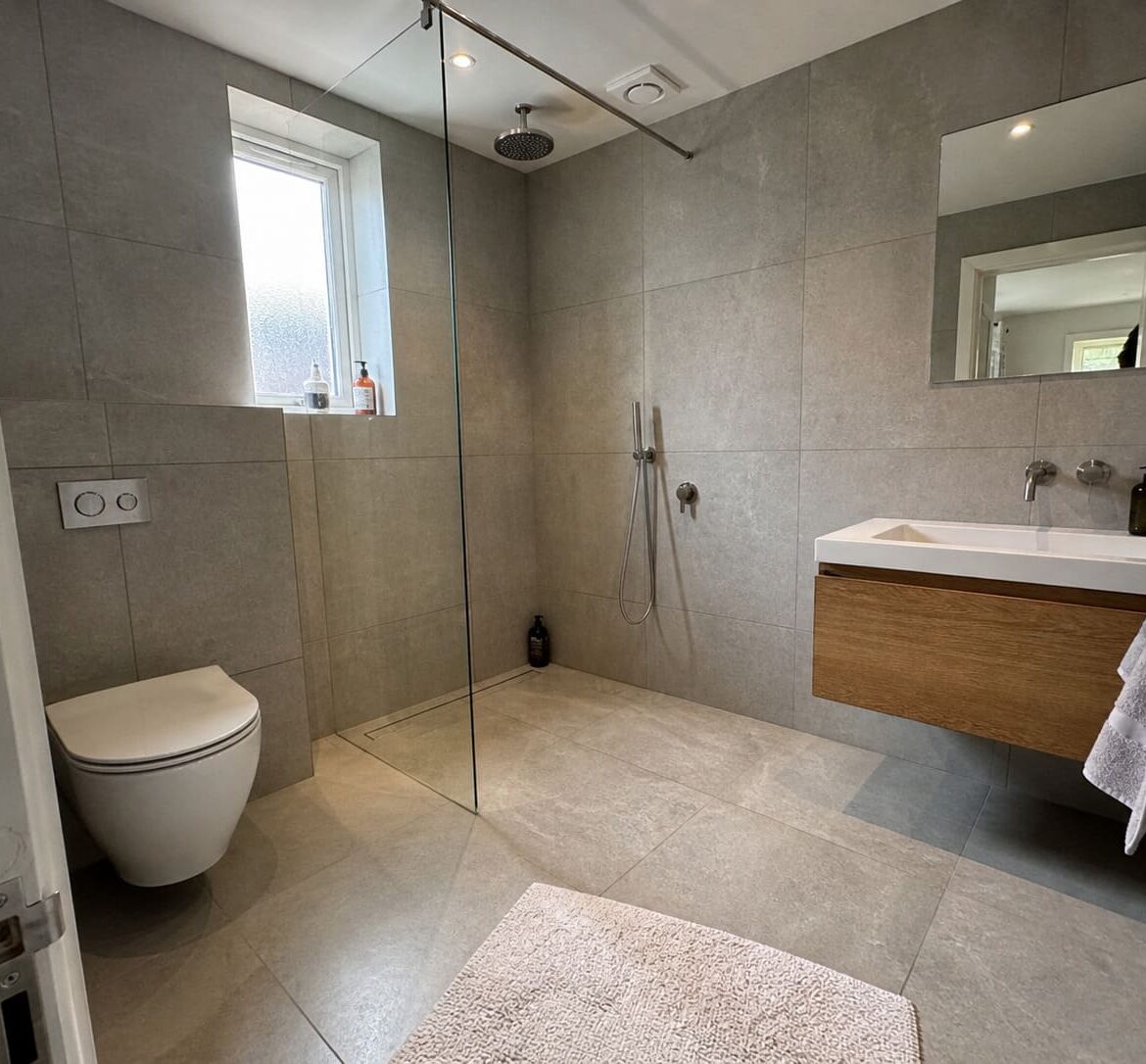 Wet Room W London grey tiles glass partition - Illustrative Image Wet Room W London grey tiles glass partition - Illustrative Image